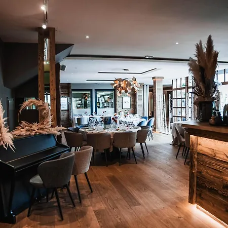 Отель Saint-hubert 3*